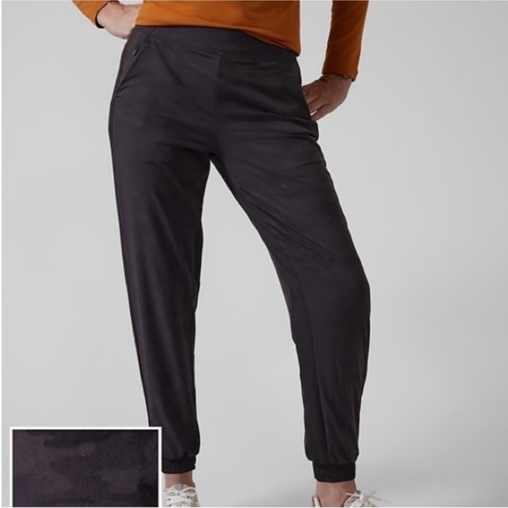Athleta Brooklyn Lined Jogger Pant Black Camo Size 2 Running Gym Hiking Gorpcore